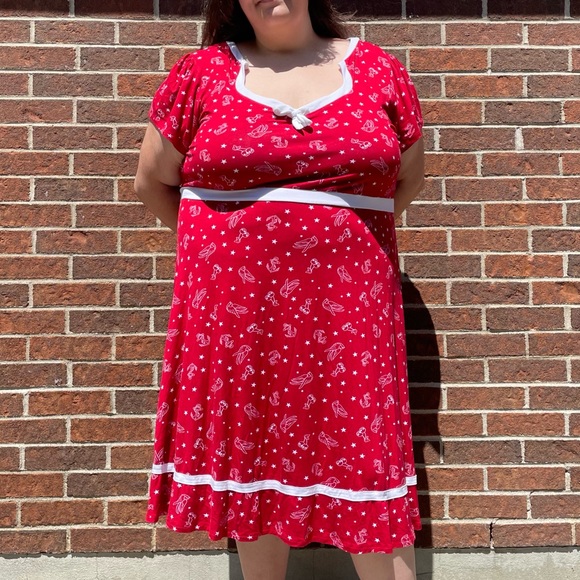 Red pinup sailor dress - Picture 10 of 11